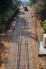 Fototapeta na wymiar Vías del tren y estación 