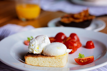 poached eggs for breakfast