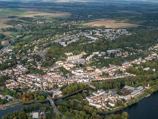 vue aérienne de la ville de Meulan-en-Yvelines en France