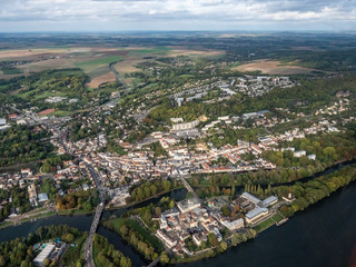 vue aérienne de la ville de Meulan-en-Yvelines en France
