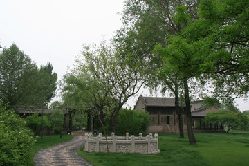 Fototapeta na wymiar gardens of a mansion closed to pingyao (china)
