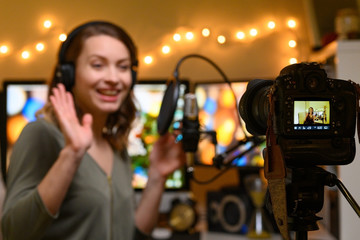 Technobloger, a video browser leads a column, or streaming in a live broadcast. YouTube and...