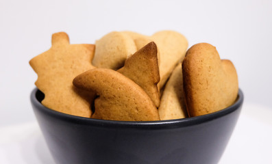 Baked gignges christmas cookies in black bowl
