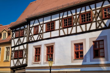 naumburg, deutschland - saniertes historisches haus in der altstadt