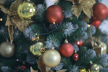 Obraz na płótnie Canvas decorated Christmas tree, beautiful background, gifts and balls, holiday