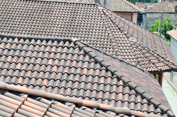 Roofs with terracotta tiles, double pitched with pavilion