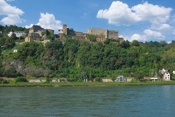 Fototapeta na wymiar Sankt Goar am Rhein mit der Ruine Rheinfels,Rheinland-Pfalz,Deutschland
