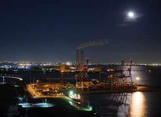 Fototapeta na wymiar 月に照らされる港