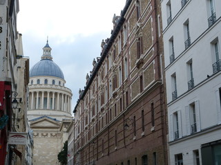Fototapeta premium A street in the latin quarter of Paris