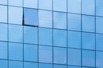 ROMPIENDO LA SIMETRIA