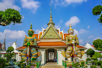 Fototapeta premium The architecture of Wat Arun, the historical famous landmark of the Thai Buddhist temple along the Chao Phraya river, The Temple of Dawn, Bangkok, Thailand