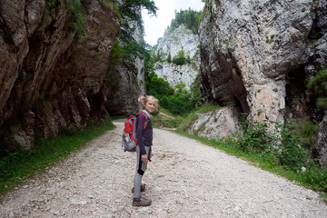 Fototapeta na wymiar girls hiker on a path