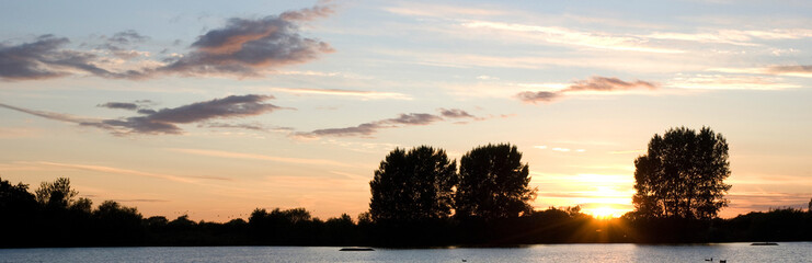 Fototapeta na wymiar Sky & lake sunset