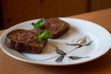 rye torrefy toast whith meat and mint