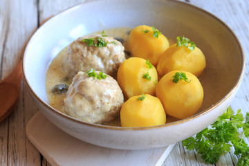 Königsberger Klopse mit Kartoffeln