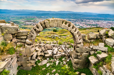 Fototapeta na wymiar Ruins of the ancient city of Pergamon in Turkey