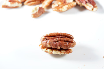 The pecan kernels taste similar to the walnut kernels, photographed here as a detail in the studio