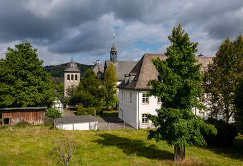 Kloster Rumbeck Sauerland Arnsberg Deutschland Prämonstratenser Landschaft Kirche Turm Idyll Barock Sehenswürdigkeit