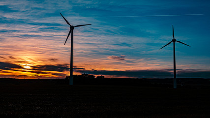 Obraz premium Beautiful sunset with wind power plant silhouette near Kugl, Bavaria, Germany