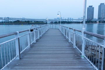 夕暮れの東京湾の風景