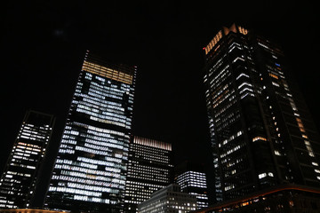 Fototapeta premium 都会のビルの夜景