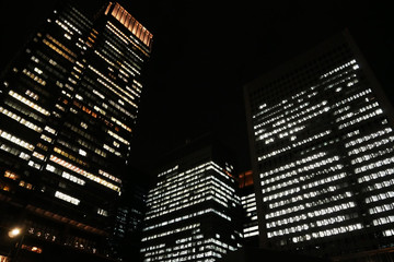 都会のビルの夜景