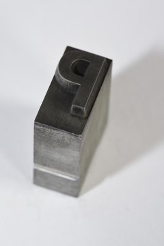 p, buchstabe p , bleiletter, lettern, buchdruck, alphabeth, druck, druckerei, drucken, gutenberg, johannes gutenberg, schwarze kunst, typographie, futura