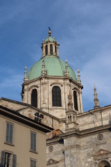 Fototapeta na wymiar Italie - Lombardie - Come - Dôme de la Cathédrale Santa Maria Assunta