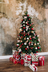  Christmas decorations with a Christmas tree in the interior