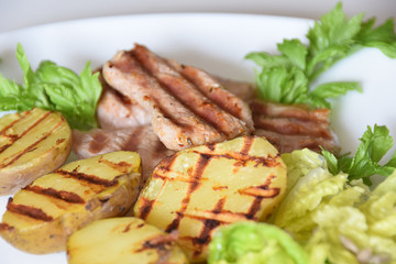 grilled sirloin and grilled potatoes with green salad