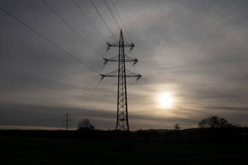 Strommast im Sonnenuntergang