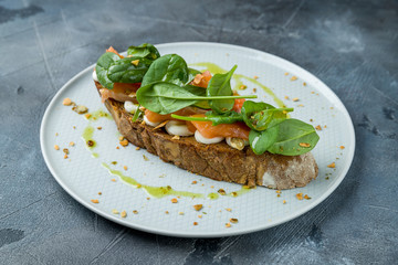 Bruschetta with salmon and cheese