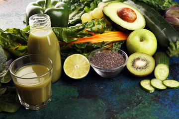 Obraz na płótnie Canvas Healthy green smoothie and ingredients - detox and diet for health