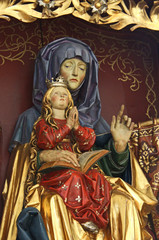 Fototapeta premium SantAnna con Maria bambina; scultura in legno nella chiesa parrocchiale di Santa Maria Assunta a Velturno (Alto Adige)