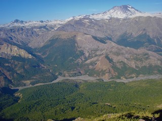 A collection of landscape photos from the beautiful valley of Lircay, Chile, that feaures an arid and mediterreanean pallet of collors and unique wildlife