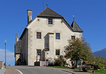 l'edificio sud di Castel Velturno (Alto Adige)