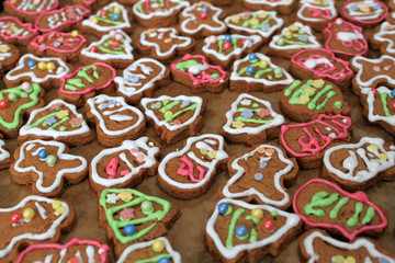Naklejka premium Decorated Christmas cookies as background