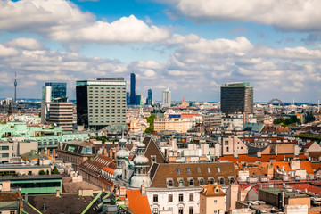 Obraz premium Panoramic view of old town and modern skyscrapers in Vienna, Austria.