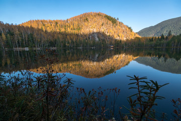 Fototapeta premium Warm lakes on the Snezhnaya (Snowy) River, view of the Dead Lake