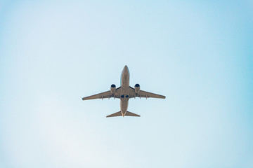 Fototapeta na wymiar 飛び立つ旅客機