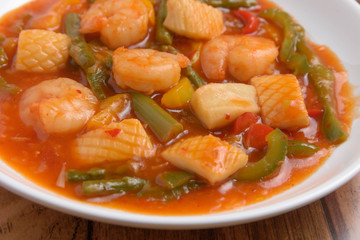 エビとイカのチリソース