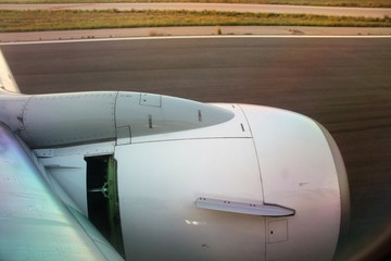 interesting image of the turbine of a 737 aircraft during the phase of landing