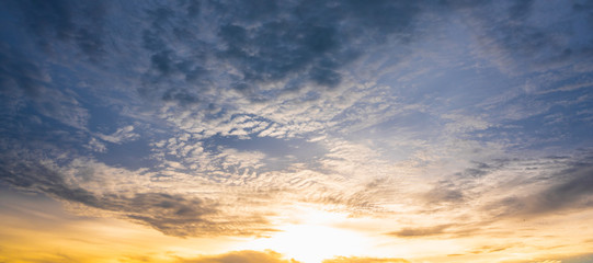 Obraz premium Sunset sky for background,sunrise sky and cloud at morning.