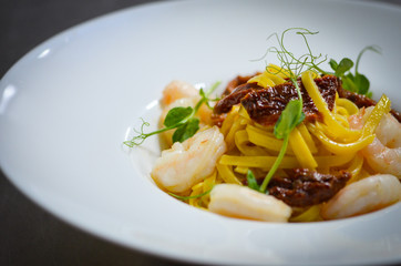 delicious italian pasta with fresh shrimps & dried tomatoes