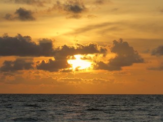 Fototapeta na wymiar Sonnenuntergang über dem Meer bei Naples, Florida