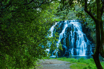 ニュージーランド　コロマンデル近郊のカランガハケ渓谷のオファロア滝