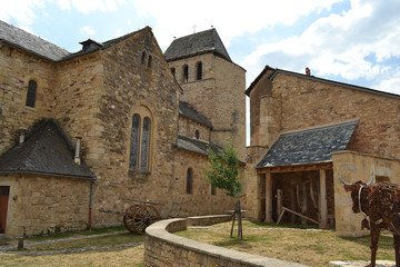 Église romane avec un clocher médiéval, clocher à arcades, clocher à peigne de l'église de...