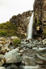 ニュージーランド　トンガリロ国立公園のタラナキ・フォールズ