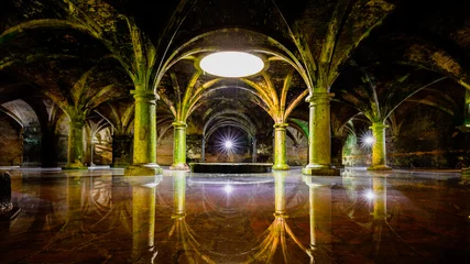 Foto op Plexiglas Unterirdischer See in historischem Gewölbe in mystischem Zwielicht © VIDEOMUNDUM