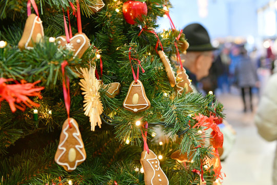 Christbaum in Bad Ischl (Bezirk Gmunden, Ober&ouml;sterreich) - Christmas tree in Bad Ischl (district Gmunden, Upper Austria)